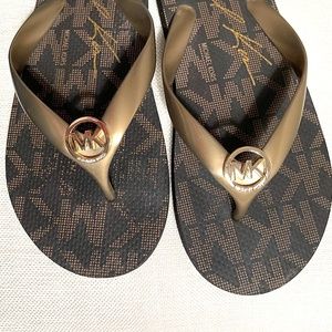 MICHAEL KORS MK Branded Flip Flops Size 9